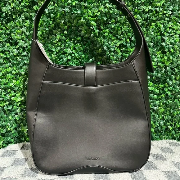 Lululemon Leather Alternative Shoulder Bag 8L NEW SOLDOUT - Picture 6 of 8